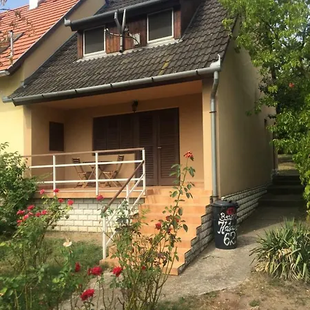 Holiday home Nyaralo A Balaton Parton